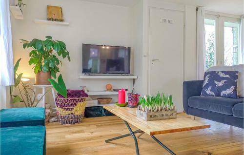 Awesome Home In Brouwershaven With Wifi And 3 Bedrooms