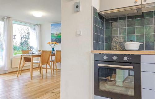 Awesome Home In Brouwershaven With Wifi And 3 Bedrooms