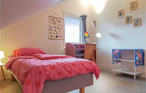 Awesome Home In Brouwershaven With Wifi And 3 Bedrooms