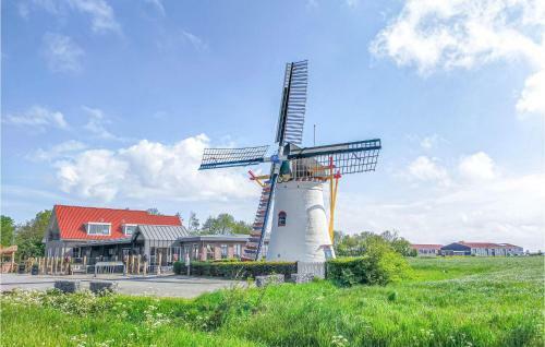 Awesome Home In Brouwershaven With Wifi And 3 Bedrooms
