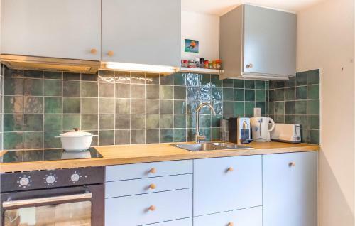 Awesome Home In Brouwershaven With Wifi And 3 Bedrooms