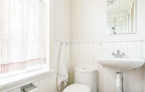 Amazing Home In Borgholm With Wifi And 2 Bedrooms