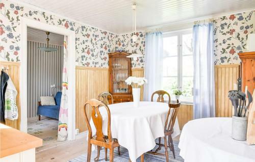 Amazing Home In Borgholm With Wifi And 2 Bedrooms