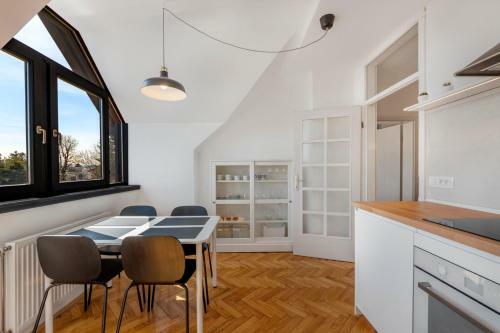Contemporary 1-bedroom Apartment In Trnovo