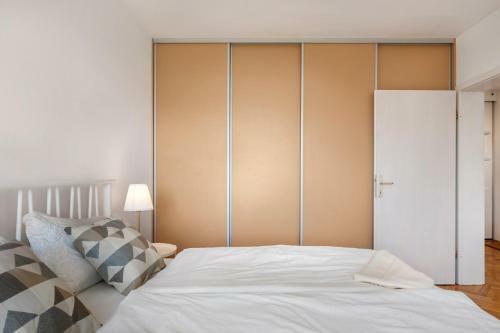 Contemporary 1-bedroom Apartment In Trnovo