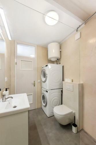 Contemporary 1-bedroom Apartment In Trnovo