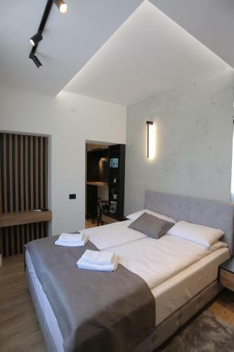 Bonanza Apartments