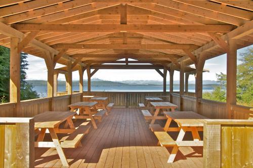 Lodge Alert Bay Resort