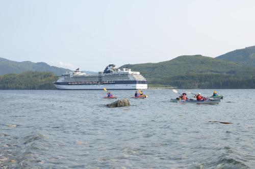 Lodge Alert Bay Resort