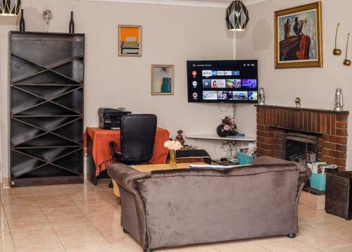 Hostal Birdville Bnb Guesthouse