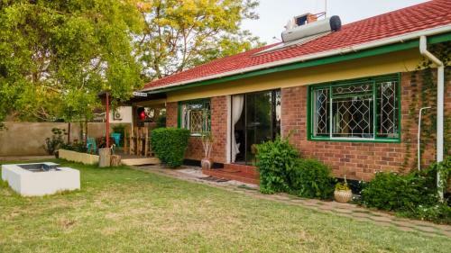 Hostal Birdville Bnb Guesthouse