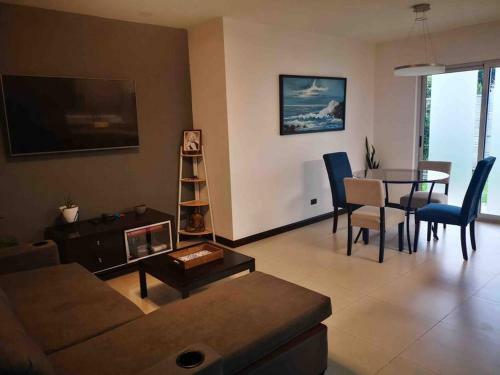Spacious And Nice House Near Airport
