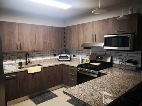 Spacious And Nice House Near Airport