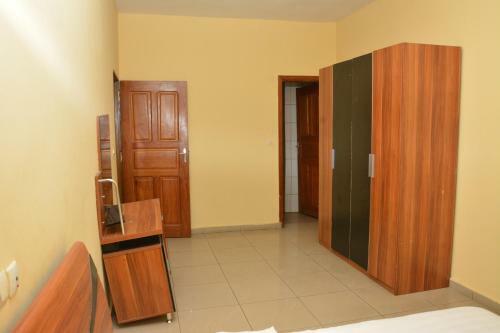 Apartamento Nezafi Specious Appart Logone