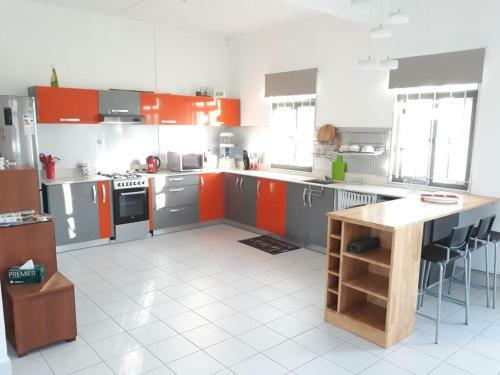 Private Duplex, Host Offering 1 Private Bedroom.