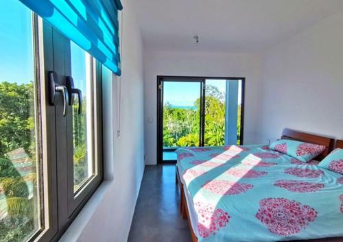 Contemporary Villa In Peaceful Area With Seaview