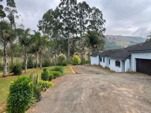 Apartamento Boikhutsong House