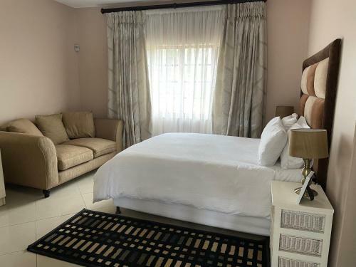 Apartamento Boikhutsong House