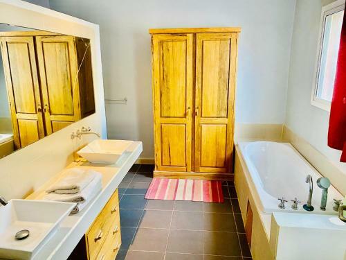 Villa Maison A C�t� De La Mer