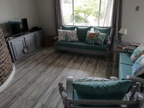 Charlotte's Web - Beach Cottage - Queensberry Bay