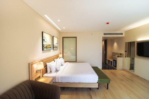 Hotel The Monarch At Chakan Midc, Pune