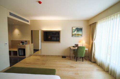 Hotel The Monarch At Chakan Midc, Pune