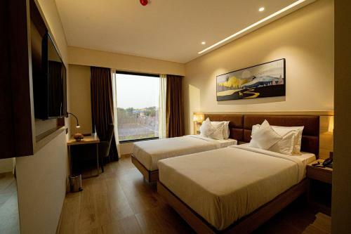 Hotel The Monarch At Chakan Midc, Pune