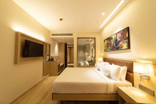 Hotel The Monarch At Chakan Midc, Pune