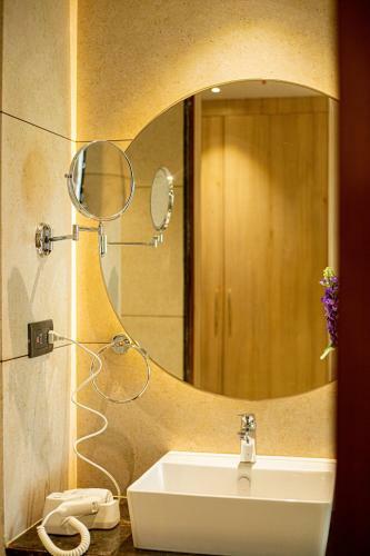 Hotel The Monarch At Chakan Midc, Pune