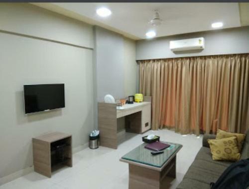 Maxxvalue - Service Apartment Marol