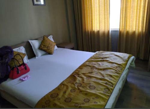 Maxxvalue - Service Apartment Marol