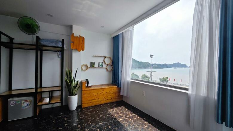 Catba Pod Hostel