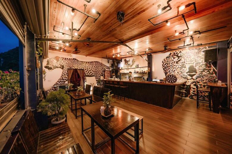 Catba Pod Hostel
