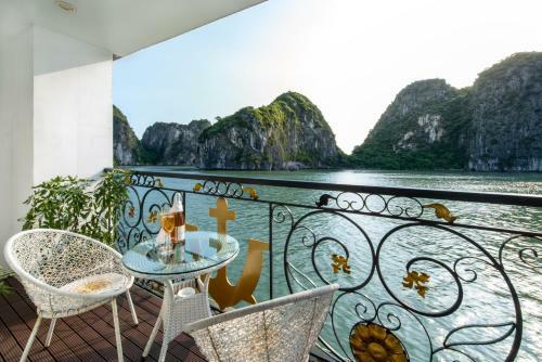 Halong Aquamarine Cruise