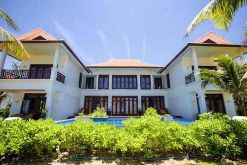 Deluxe Villas In Da Nang Resort