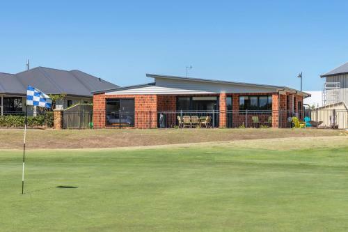 The Links - Golf Course Outlook, Close Town/beach