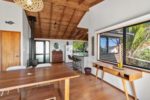Perfectly Piha - Piha Holiday Home