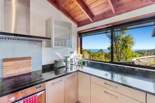 Perfectly Piha - Piha Holiday Home