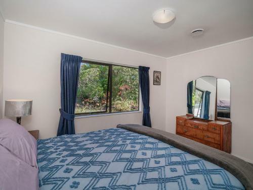 Seashells Bach - Whangamata Holiday Home