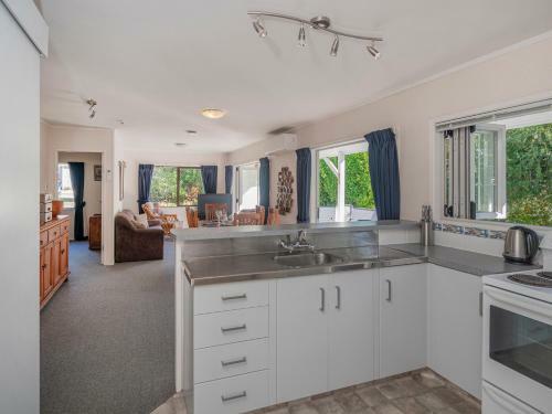 Seashells Bach - Whangamata Holiday Home