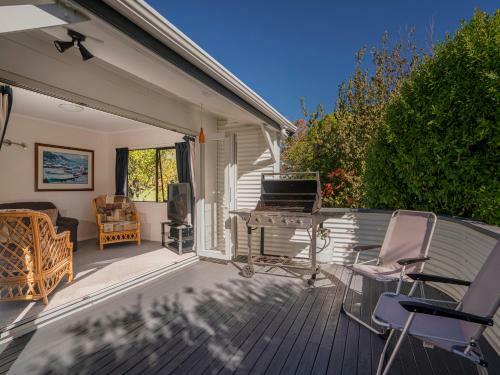 Seashells Bach - Whangamata Holiday Home