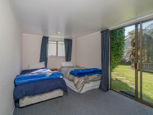 Seashells Bach - Whangamata Holiday Home