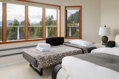 Stunning View And Adorable Studio On The Rock
