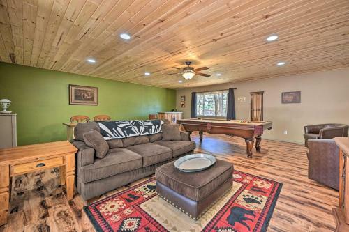 Pine Angry Skunk Cabin With Outdoor Oasis!