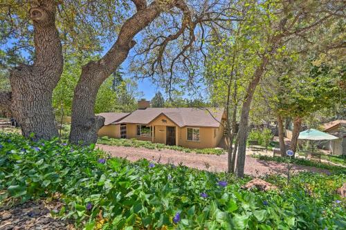 Pine Angry Skunk Cabin With Outdoor Oasis!