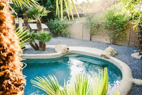 4-bdrm Vacation Dream Home Wbackyard Paradise