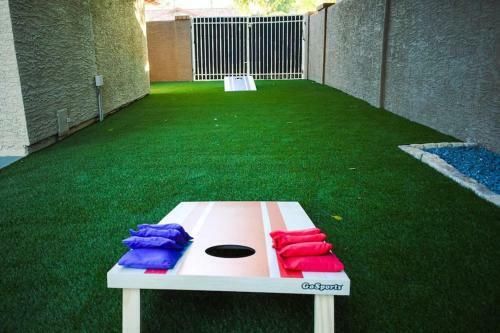 4-bdrm Vacation Dream Home Wbackyard Paradise