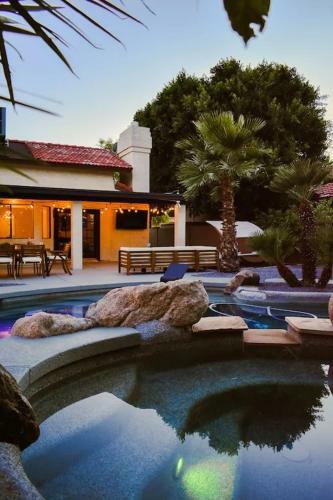 4-bdrm Vacation Dream Home Wbackyard Paradise