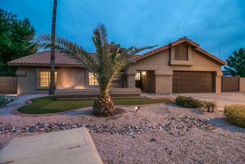 North Scottsdale 4 Bdrm Vacation Sanctuary With Pebble Tech Pool