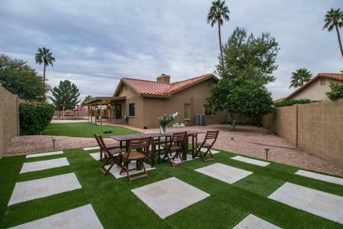 North Scottsdale 4 Bdrm Vacation Sanctuary With Pebble Tech Pool